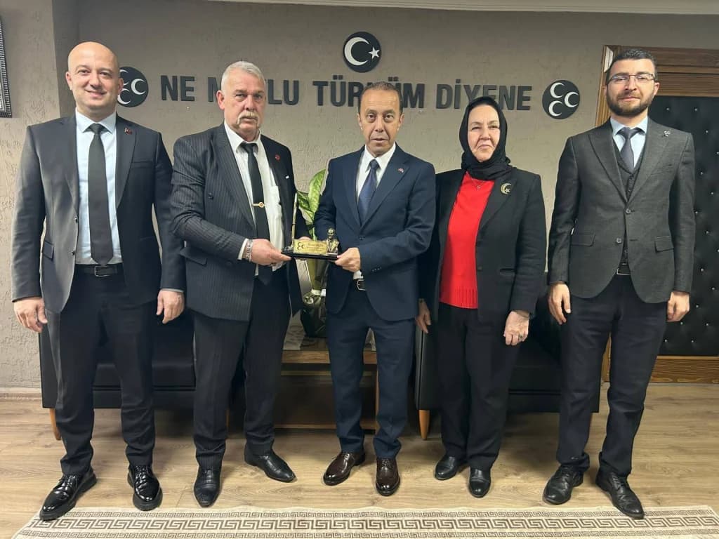 Gebze heyetinden Kamil Akın’a tebrik ziyareti