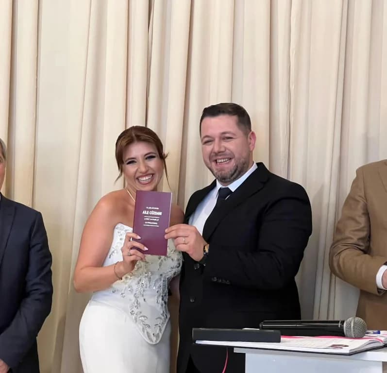 Sadun Azak ve Özge Sümer dünya evine girdi