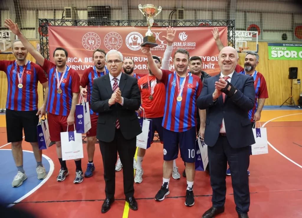 Darıca'da kurumlar arası voleybol turnuvası sona erdi