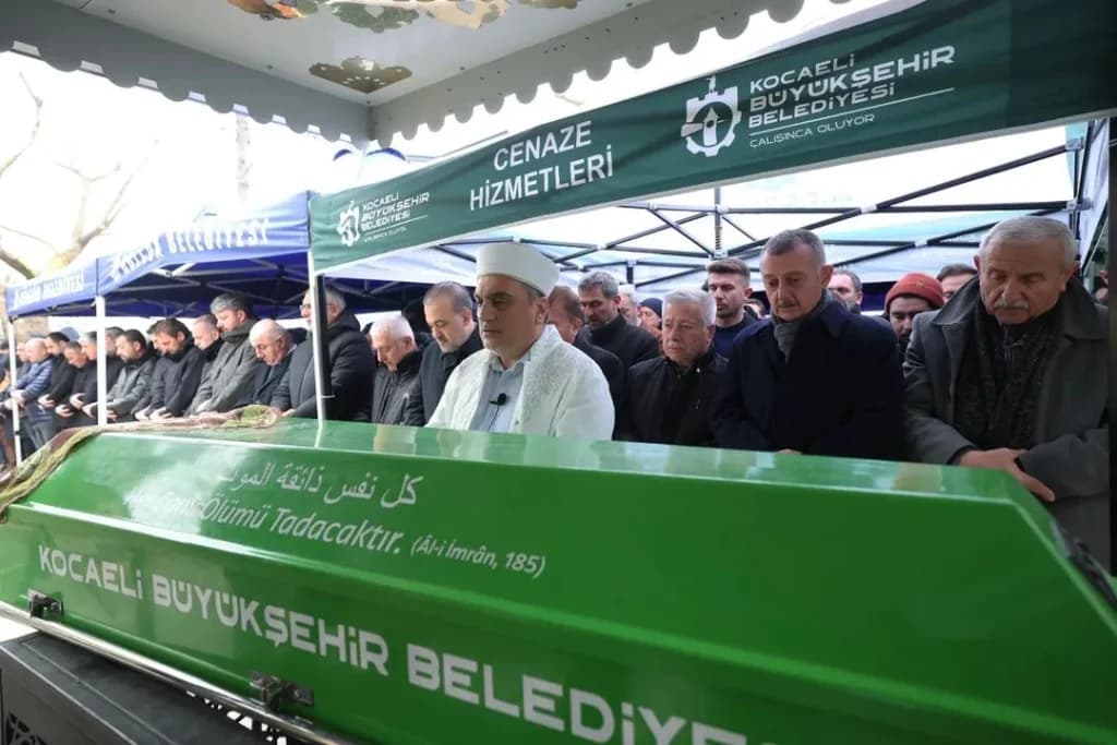 Berna Abiş'in acı günü: Annesi son yolculuğuna uğurlandı