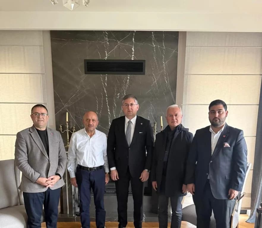CHP'den Fikri Işık'a Taziye Ziyareti