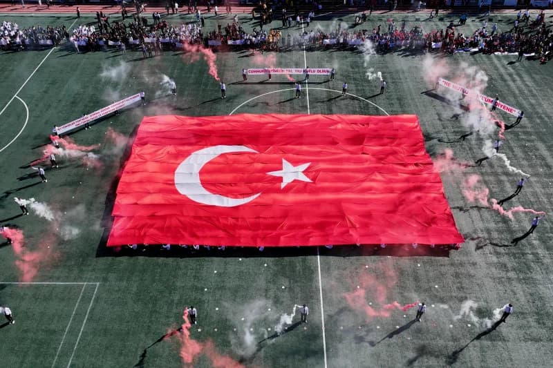Cumhuriyet coşkusu Derince'yi sardı!