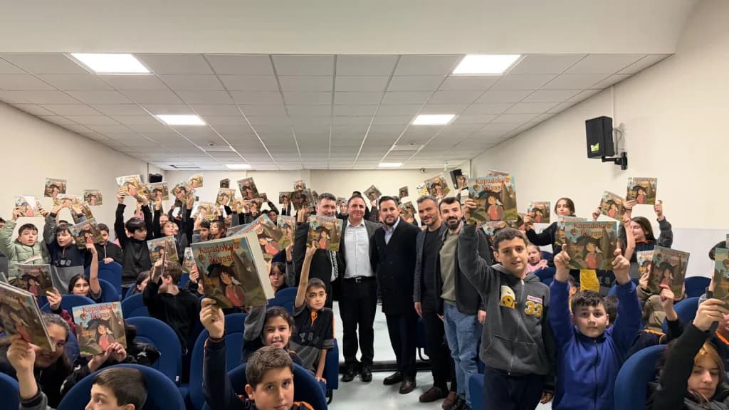 Levent Altun’dan öğrencilere masal kitabı sürprizi