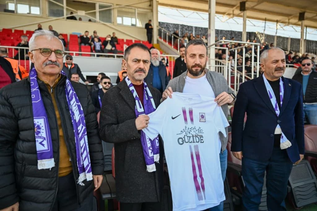 Vali Aktaş, Gebzespor maçında tribündeydi