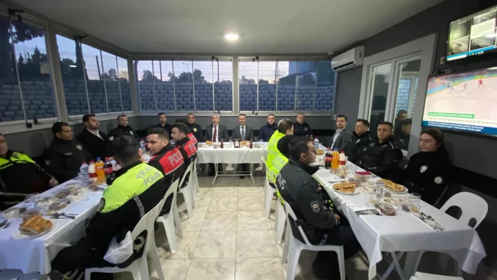 Vali Aktaş, Gebze'de polislerle iftar yaptı