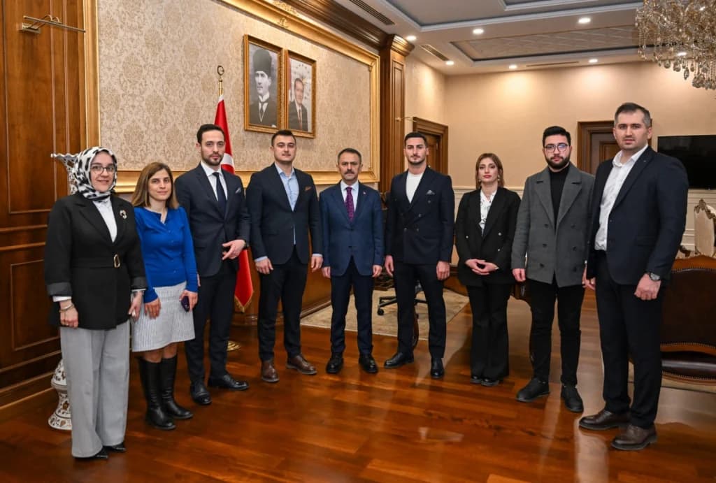 Genç Kocaelililer Derneği'nden Vali Aktaş'a İftar Daveti