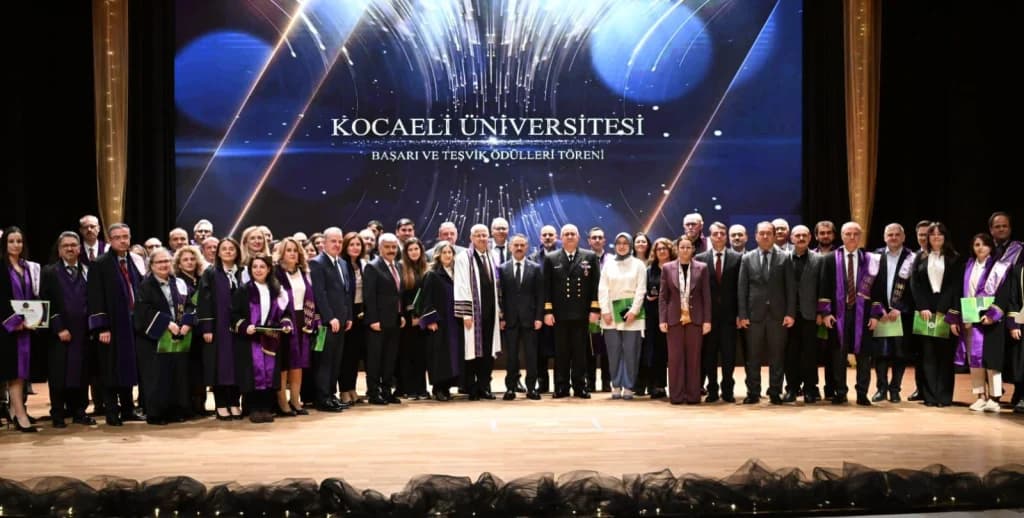 Kocaeli Üniversitesi'nde Akademik Başarı Ödülleri Dağıtıldı