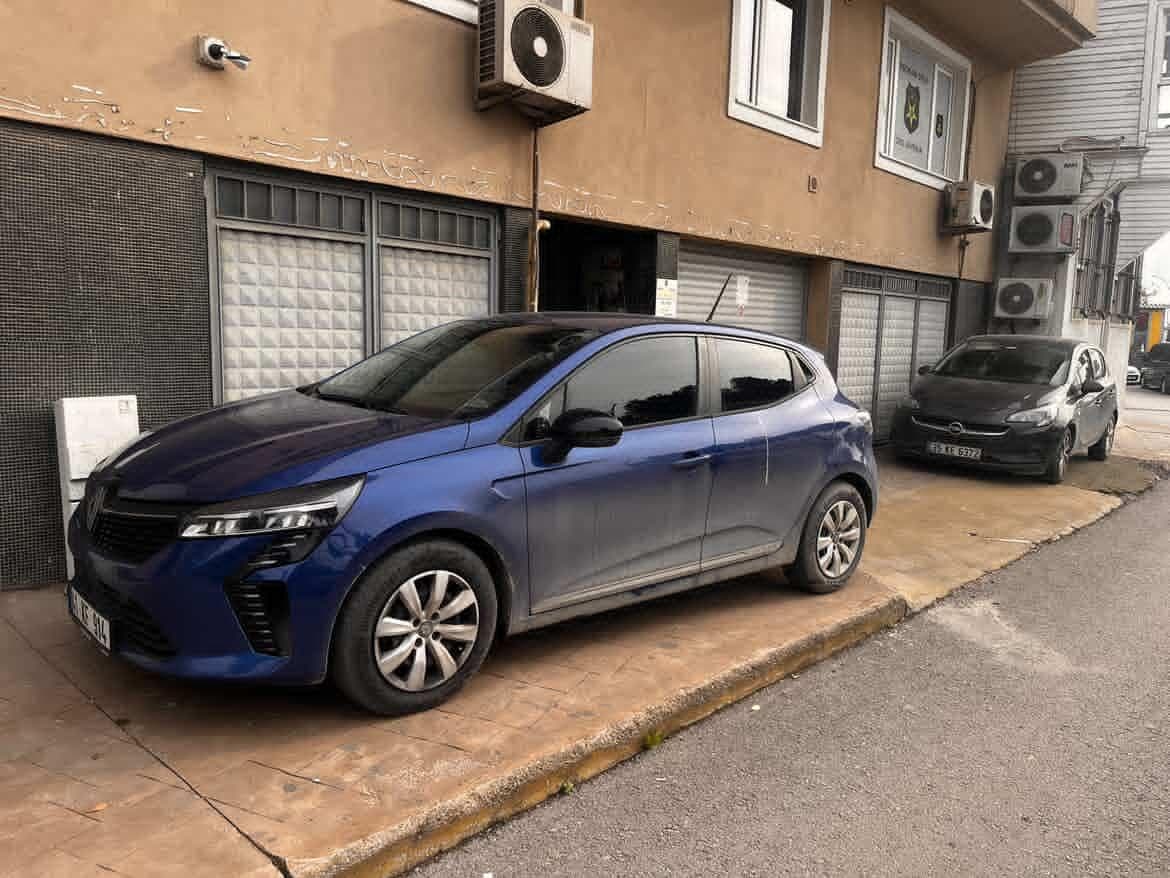 Kozluk Mahallesi'nde Baro Tepkisi: Kaldırımlar İşgal Altında!