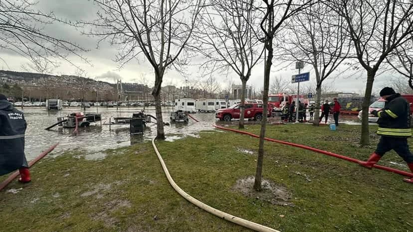 Lodos İzmit'i Vurdu: Ncity Otoparkı Sular Altında!