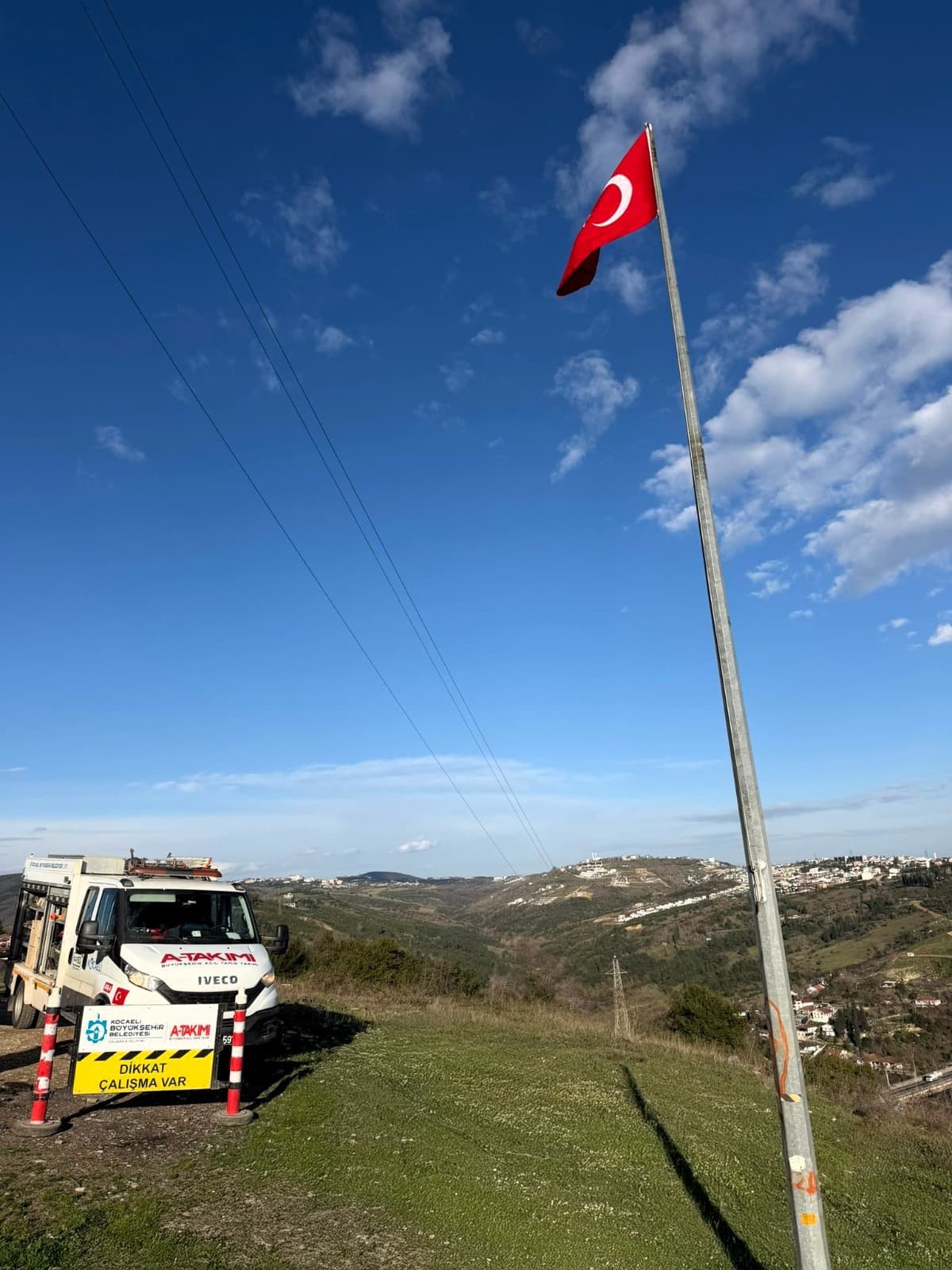 İzmit'te Bayrak Yenileme Hassasiyeti!