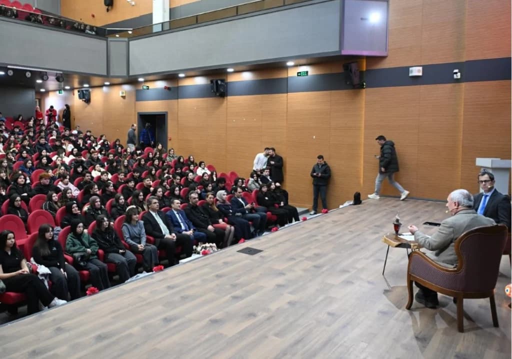 Nurullah Genç, Kartepe'de sevenleriyle buluştu