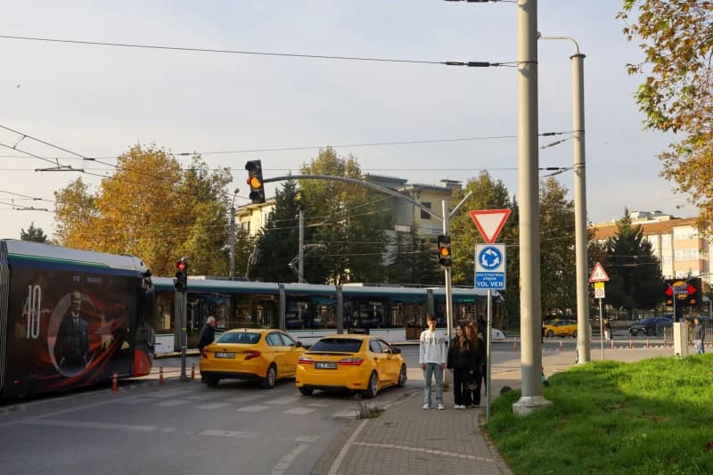 Kocaeli'de Otobüs ve Tramvaylarda Ata'ya Saygı!