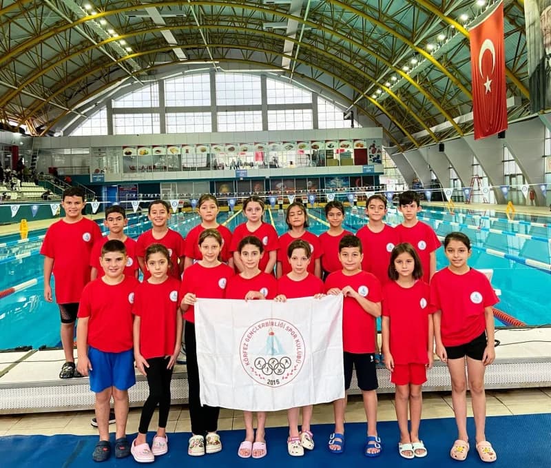 Körfezli Yüzücüler Sakarya'da Şampiyon Oldu!
