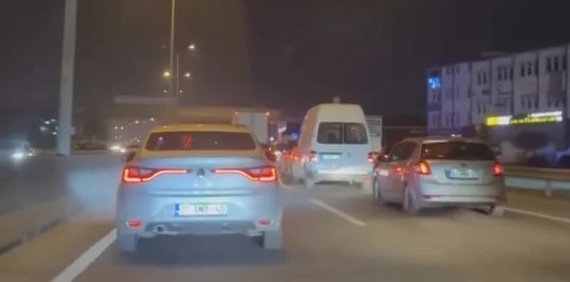 Başiskele Kavşağı'ndaki Trafik Yoğunluğu Çileden Çıkardı!