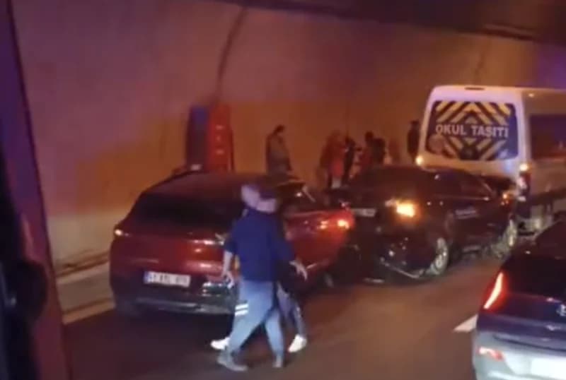 Körfez İstikameti Çıkış Tünelinde Zincirleme Kaza!