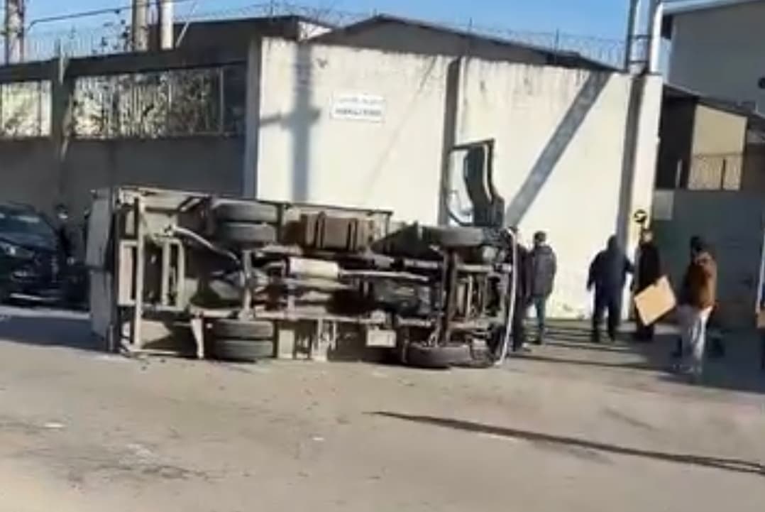 İzmit Sanayi Mahallesi'nde Açık Rögar Kazası!
