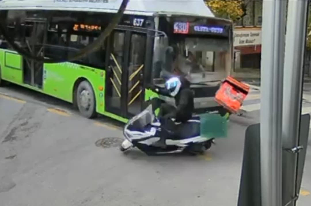 Çayırova'da Halk Otobüsü ile Motosiklet Çarpıştı!