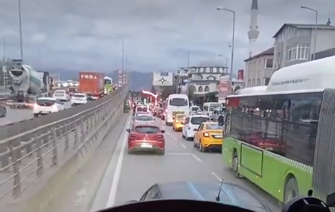 Kocaelili TIR Şoföründen Trafik Uyarısı!
