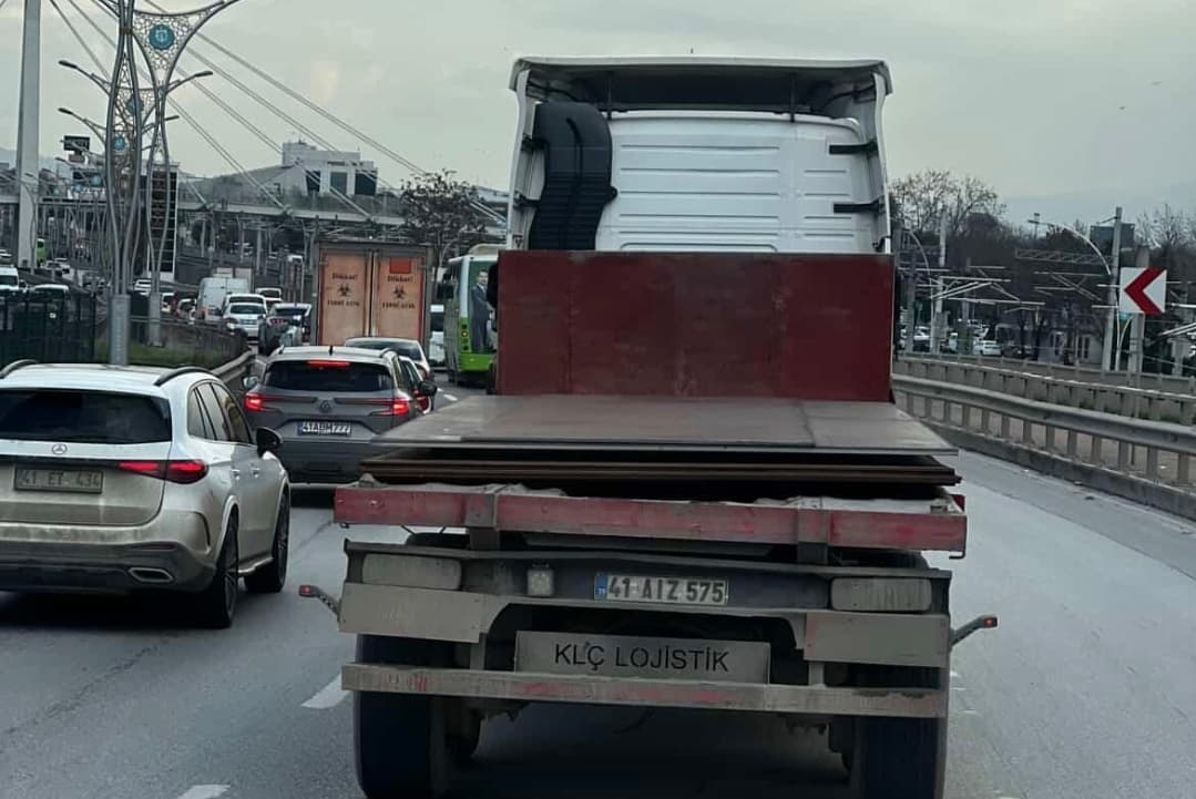 İzmit Halkevi'nde Tehlikeli Taşımacılık!