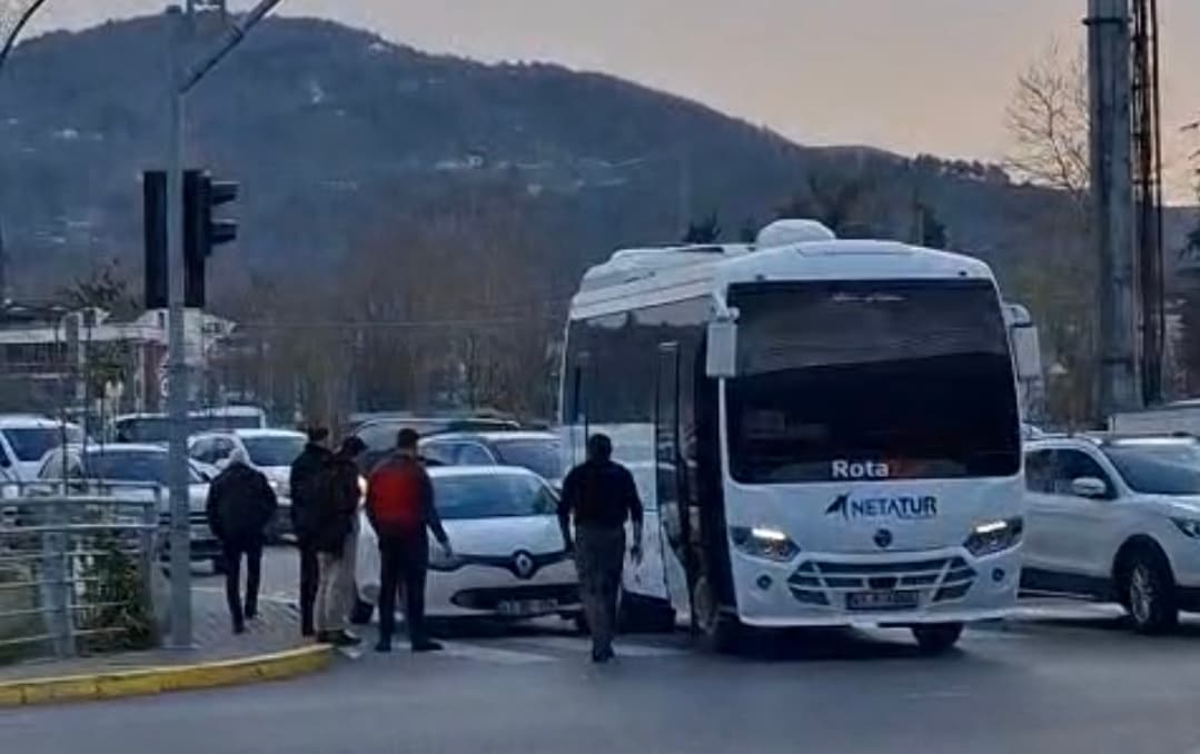Değirmendere Yüzbaşılar Kavşağı'nda Kaza!