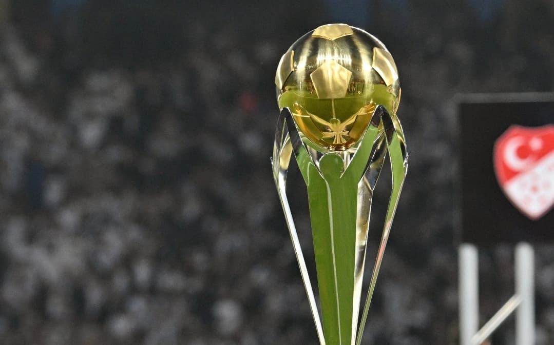 Galatasaray-Fenerbahçe Süper Kupa Maçı Saati Değişti!