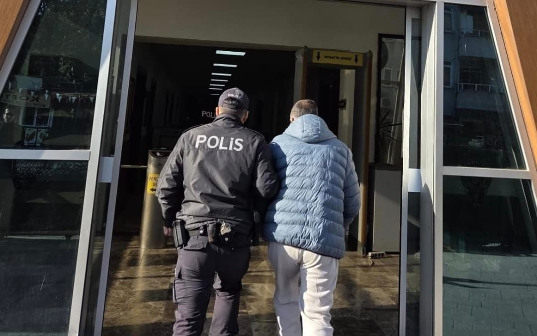 İzmit'te Uyuşturucu Suçundan Aranan Yakalandı!