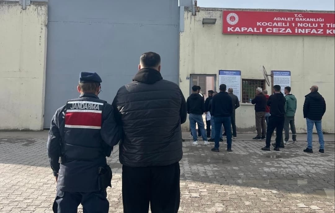 Dolandırıcılıktan Aranan Şahıs Derince'de Yakalandı!