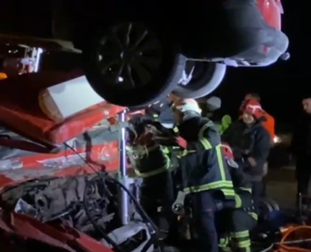Kocaeli'de TEM Otoyolu'nda Feci Kaza!