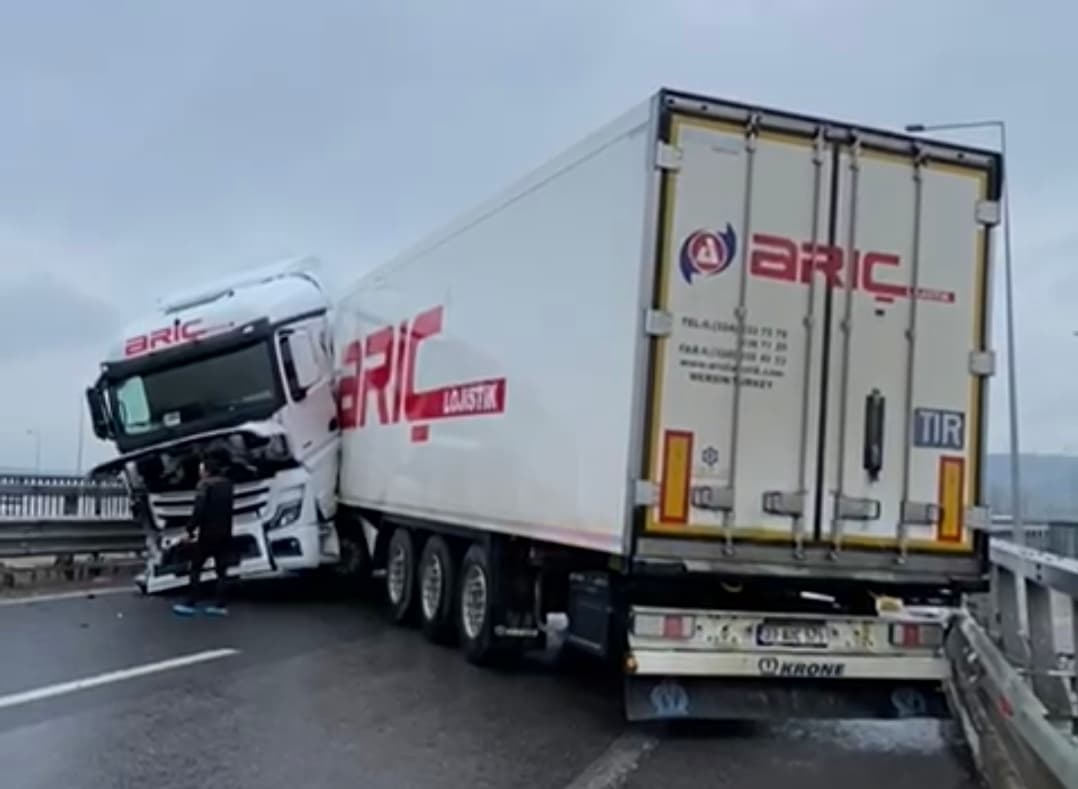 Kartepe'de Tır Makasladı!