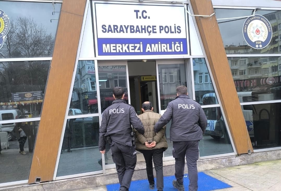 İzmit'te Vergi Suçundan Aranan Yakalandı!