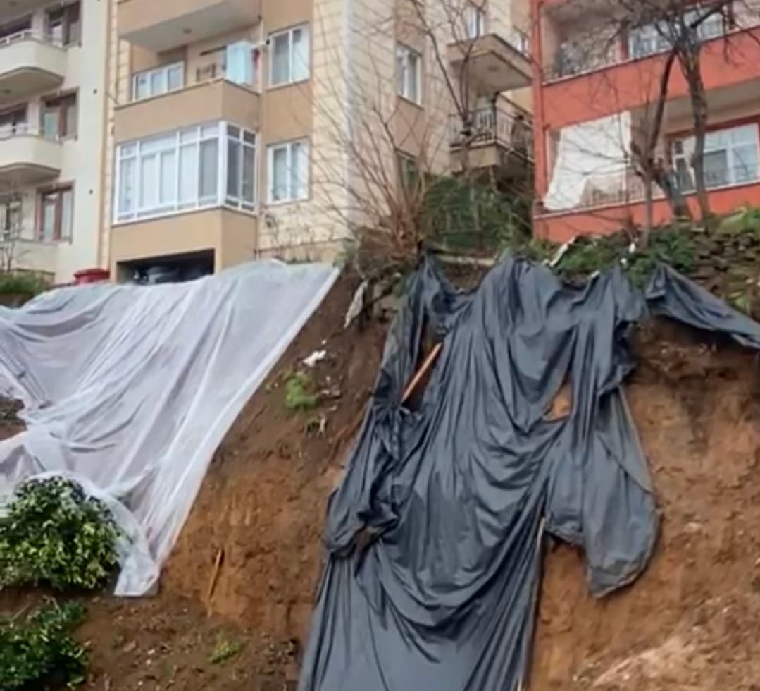 Derince'de İstinat Duvarı Çöktü!