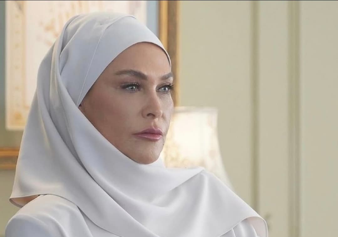 Hülya Avşar'ın Tesettürlü Yeni Rolü!