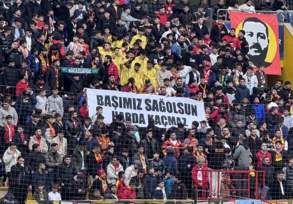 Kayserispor taraftarından anlamlı pankart