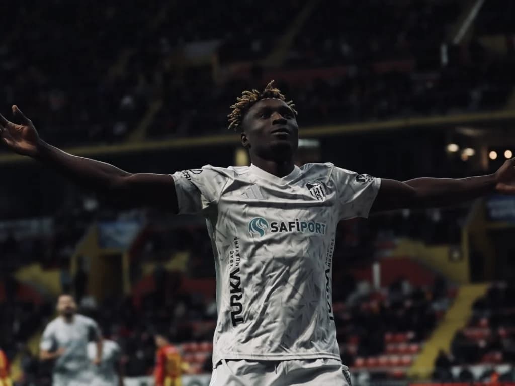 Başkan Büyükakın'dan Kocaelispor'a kutlama