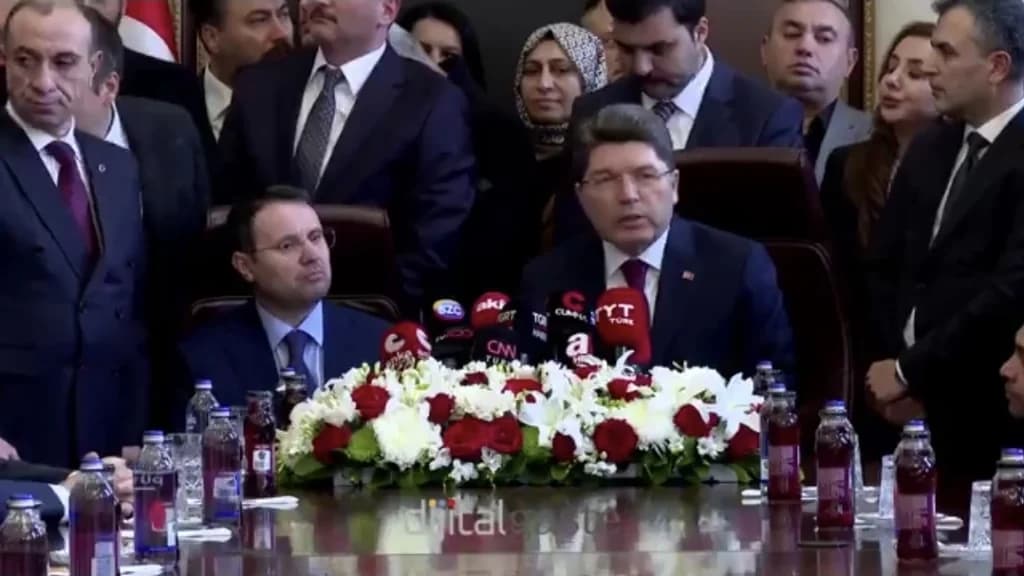 Adalet Bakanlığı'nda koltuk seviyesi tartışması