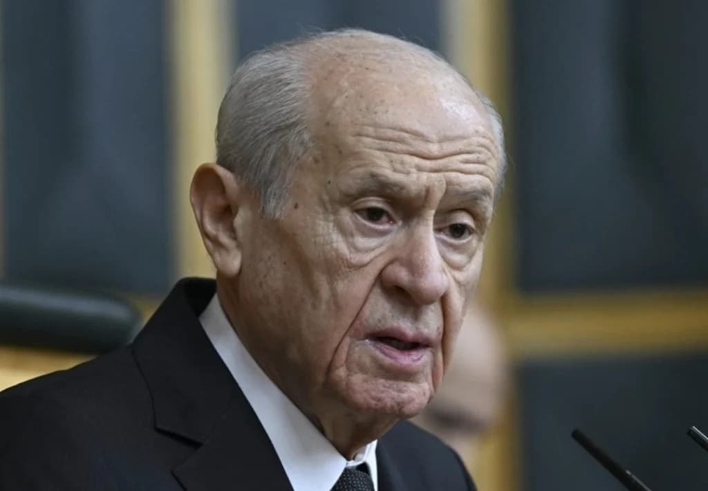 Bahçeli'den CHP'nin kürsü eylemine sert tepki