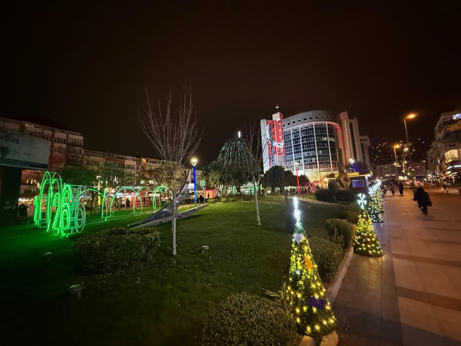 İzmit'te Edebiyat Sokağı ve Sabri Yalım Parkı'nda ücretsiz internet!