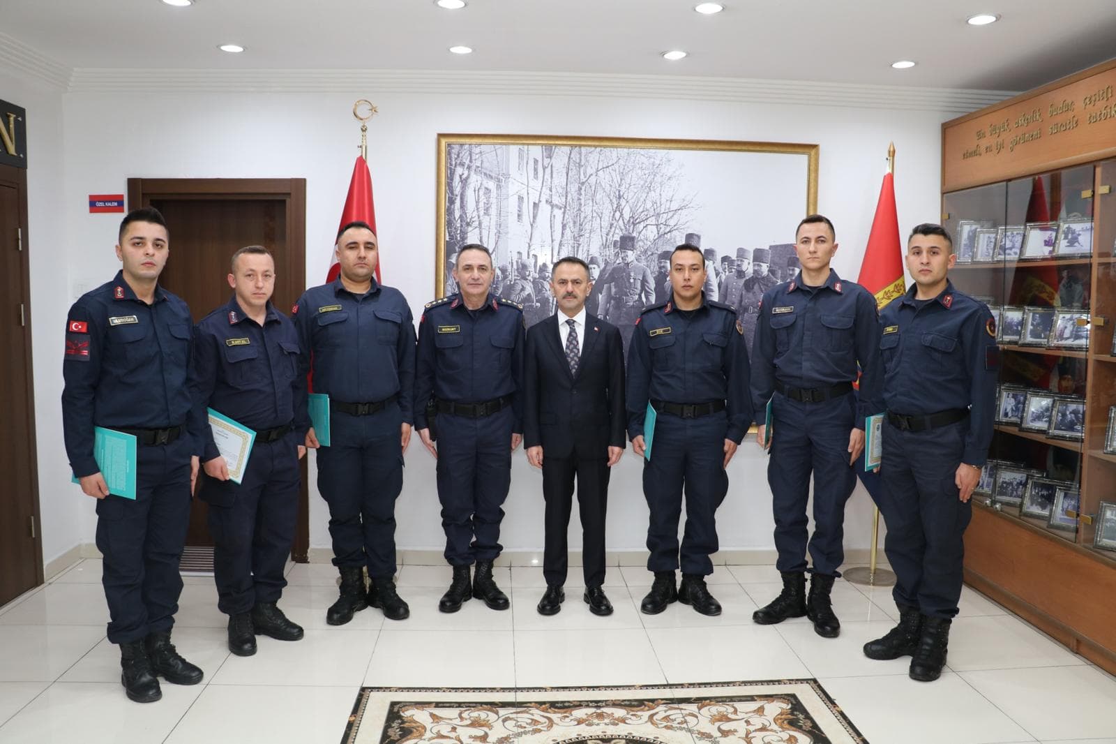 Vali İlhami Aktaş'tan Jandarma Personeline Başarı Belgesi!