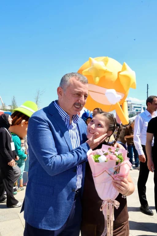 Başkan Büyükakın'a Çocuklardan Sevgi Seli