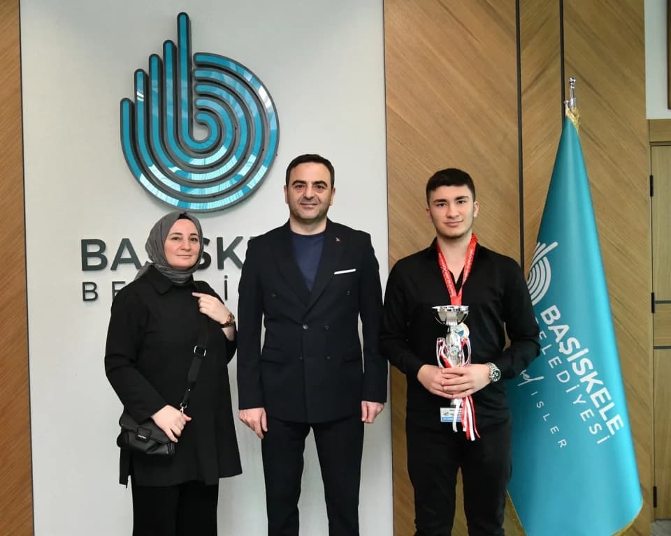 Başkan Özlü'den bilardo şampiyonuna tebrik
