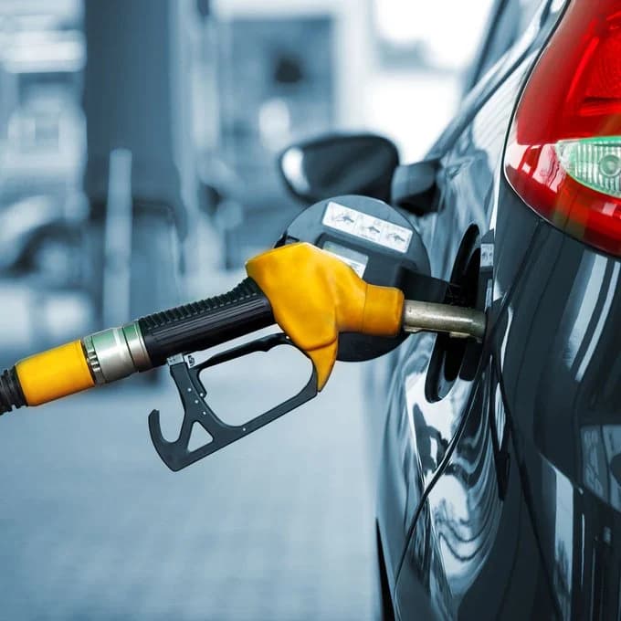Benzin ve motorine zam geldi