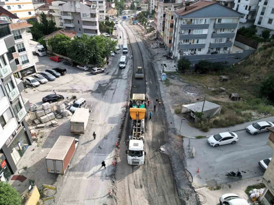 Çayırova Uğur Mumcu Caddesi yenileniyor