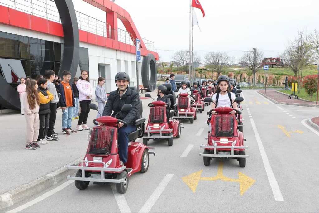 Çayırovalı minikler trafik eğitiminde