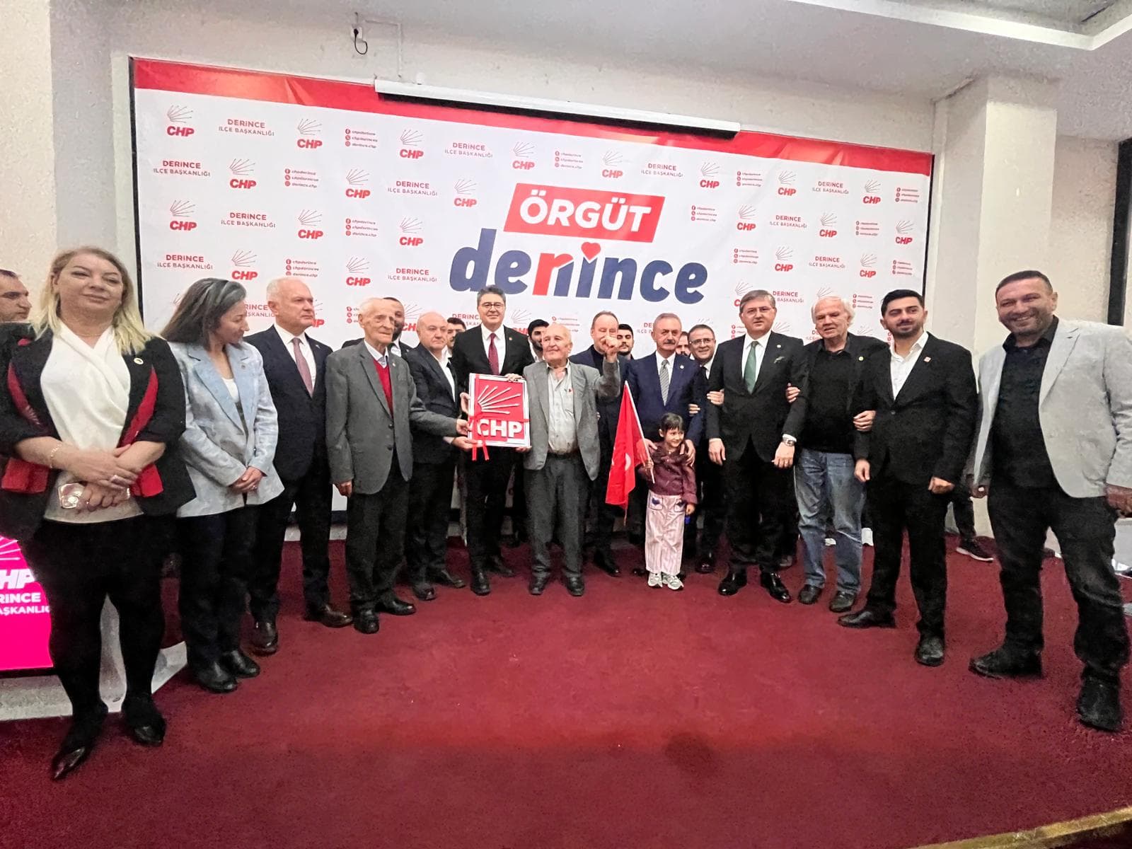 CHP DERİNCE’DE BÜYÜMEYE DEVAM EDİYOR