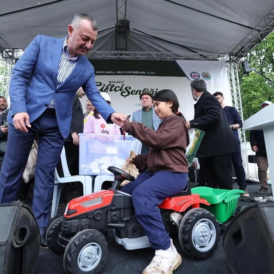 Çiftçi şenliğinde renkli anlar