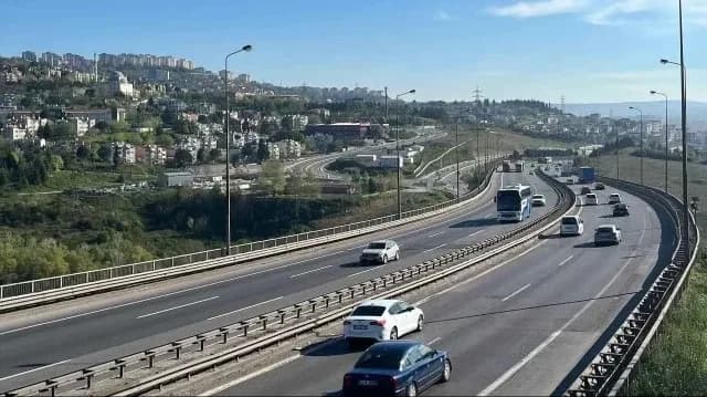 Kartepe TEM Otoyolu'nda Gece Yarısı Trafik Kesintisi!