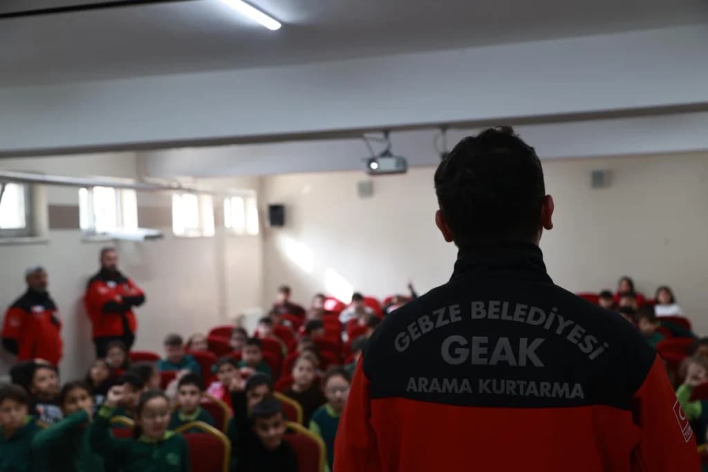 GEAK'tan miniklere deprem tatbikatı