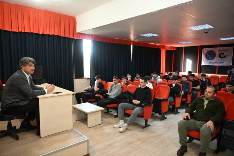 Kartepe'de Gençlik Buluşması: Başkan Kocaman Öğrencilerle!