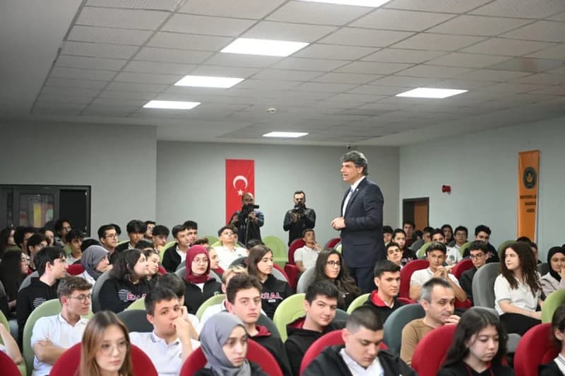 Başkan Kocaman Kartepe'de Gençlerle Buluştu!