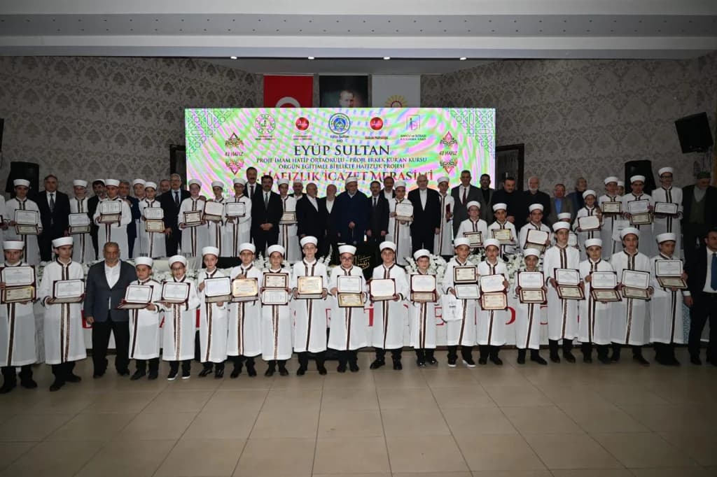 Gölcük'te 41 öğrenci hafızlık icazeti aldı